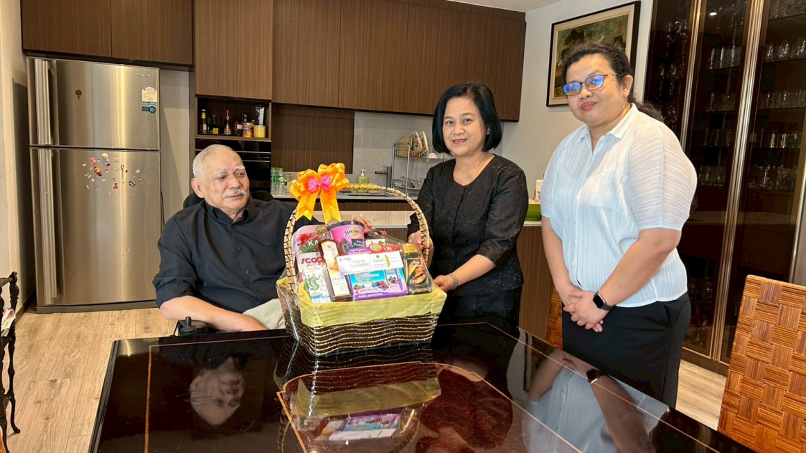 กองกองทุนส่งเสริมงานวัฒนธรรม เข้าเฝ้าหม่อมเจ้าชาตรีเฉลิม ยุคล ศิลปินแห่งชาติ