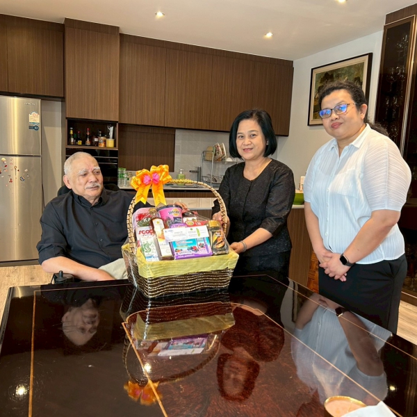 กองกองทุนส่งเสริมงานวัฒนธรรม เข้าเฝ้าหม่อมเจ้าชาตรีเฉลิม ยุคล ศิลปินแห่งชาติ