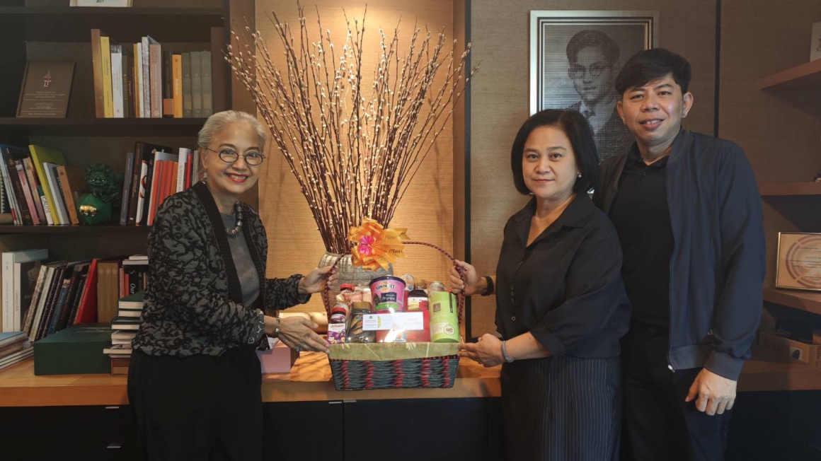 กองกองทุนส่งเสริมงานวัฒนธรรม เข้าเยี่ยมนางวิภาวดี พัฒนพงศ์พิบูล ศิลปินแห่งชาติ