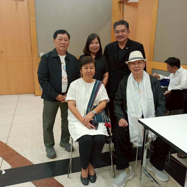 สวธ. ร่วมแสดงความยินดีในงานเปิดตัวหนังสือชีวิตไม่รู้จบของอินสนธิ์ วงค์สาม