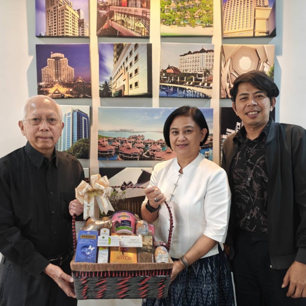 กองกองทุนส่งเสริมงานวัฒนธรรม เยี่ยมศิลปินแห่งชาติ ๓ ท่าน