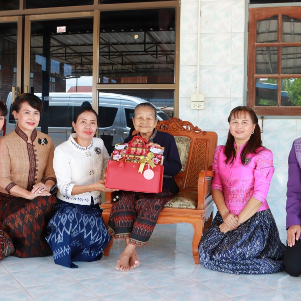 กองกองทุนส่งเสริมงานวัฒนธรรม โดยสำนักงานวัฒนธรรมจังหวัดกาฬสินธุ์ เข้าเยี่ยมนางคำสอน สระทอง ศิลปินแห่งชาติ