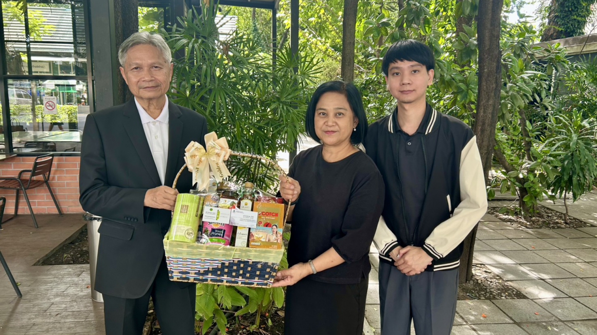 กองกองทุนส่งเสริมงานวัฒนธรรม เยี่ยมศาสตราจารย์พิเศษเสนอ นิลเดช ศิลปินแห่งชาติ