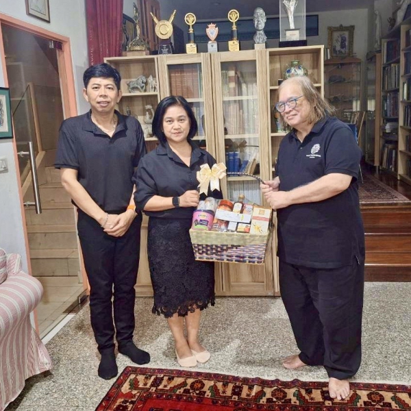 กองกองทุนส่งเสริมงานวัฒนธรรม เยี่ยมนายสมเถา สุจริตกุล ศิลปินแห่งชาติ