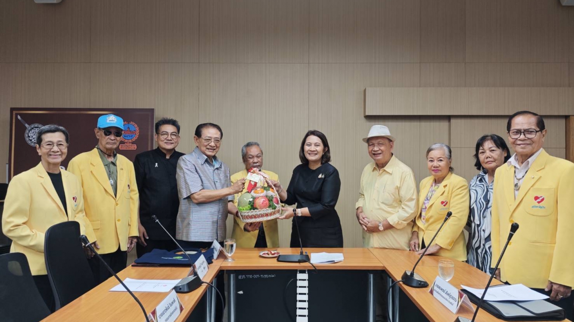 นายประยงค์ ชื่นเย็น ศิลปินแห่งชาติ นำคณะกรรมการมูลนิธิสมัชชาศิลปิน เข้าพบอธิบดีกรมส่งเสริมวัฒนธรรม