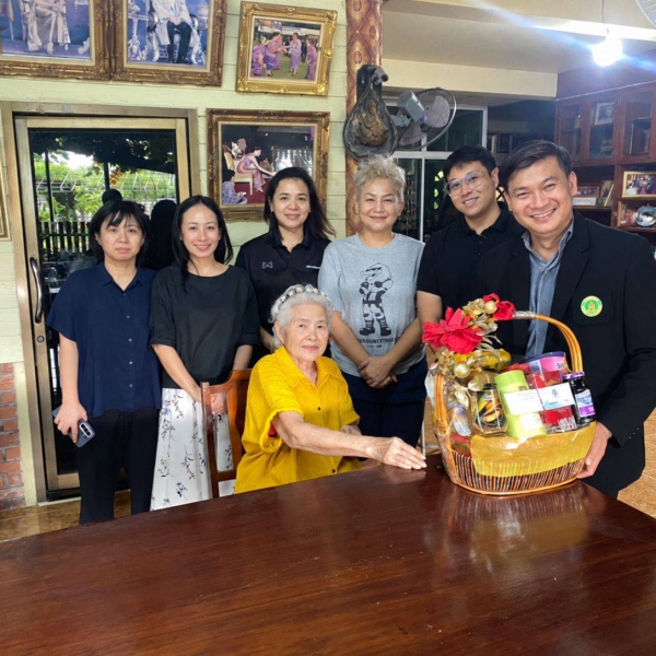 กองกองทุนส่งเสริมงานวัฒนธรรมเยี่ยมนางเกลียว เสร็จกิจ ศิลปินแห่งชาติ พร้อมติดตามและดูแลช่วยเหลือเยียวยาผลกระทบจากน้ำท่วม