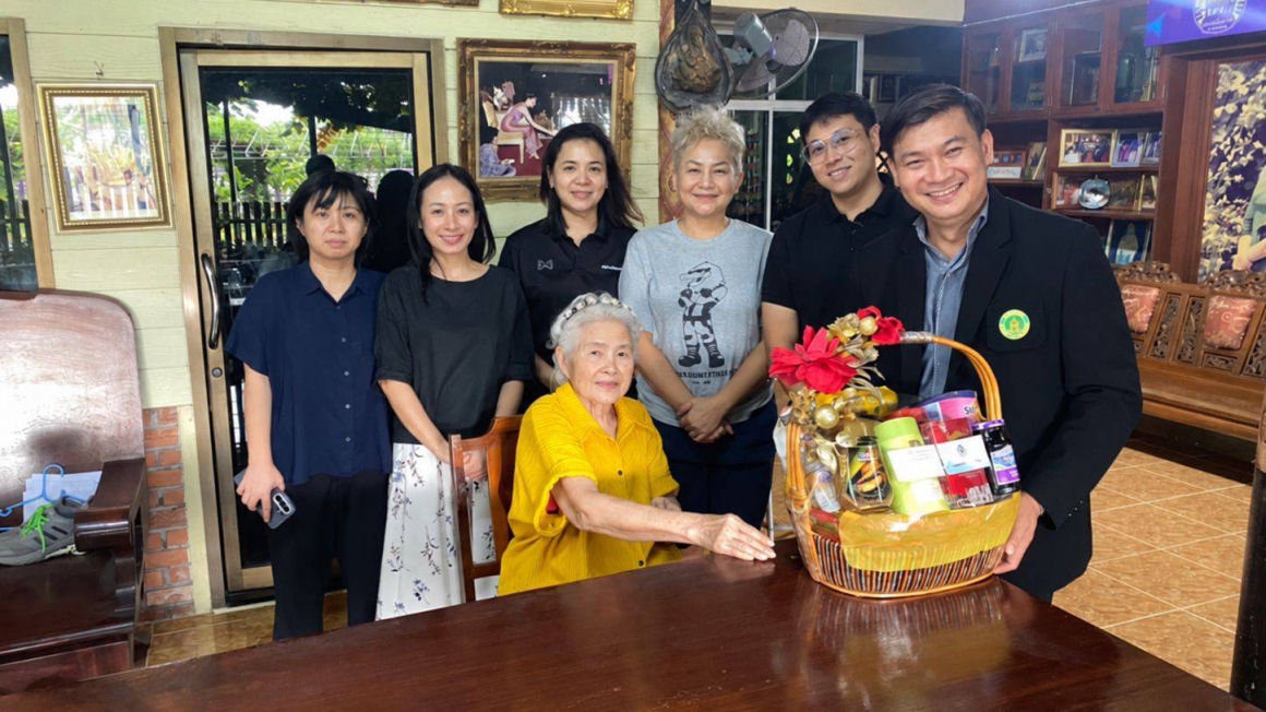 กองกองทุนส่งเสริมงานวัฒนธรรมเยี่ยมนางเกลียว เสร็จกิจ ศิลปินแห่งชาติ พร้อมติดตามและดูแลช่วยเหลือเยียวยาผลกระทบจากน้ำท่วม