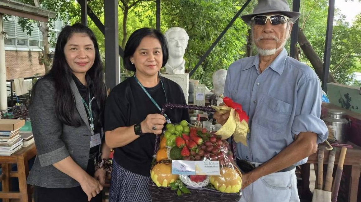 กองกองทุนส่งเสริมงานวัฒนธรรม เยี่ยมศิลปินแห่งชาติ ๓ ท่าน พร้อมติดตามและดูแลช่วยเหลือเยียวยาผลกระทจากสถานการณ์อุทกภัย